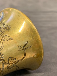 Drie kleine Chinese bronzen vazen, Song en Qing