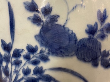 Un pot en porcelaine de Chine en bleu et blanc &agrave; d&eacute;cor d'oiseaux dans un paysage, Wanli