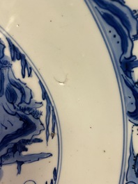 Un plat en porcelaine de Chine en bleu et blanc &agrave; d&eacute;cor d'un paysage fluviale, Jiajing