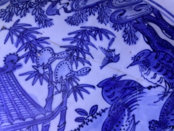 Een Chinese blauw-witte schotel met vogels en eekhoorns, Jiajing