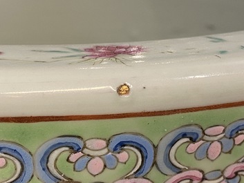 Une jardini&egrave;re en porcelaine de Chine famille rose, 19&egrave;me