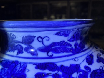 A Chinese blue and white vase with figural design, Wanli