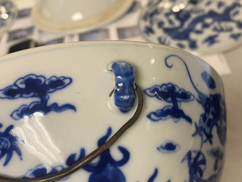 A pair of Chinese blue and white 'dragon' bowls and covers, 19th C.