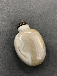 Six tabati&egrave;res en agate et cristal de roche aiguill&eacute;, Chine, 19/20&egrave;me