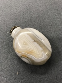 Six tabati&egrave;res en agate et cristal de roche aiguill&eacute;, Chine, 19/20&egrave;me