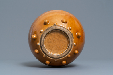 A Chinese monochrome brown-glazed jar, 19th C.