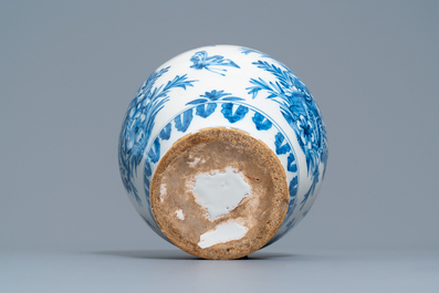 A blue and white Delftware chinoiserie jar, London or Frankfurt, late 17th C.