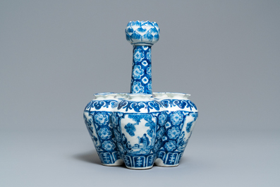 Two Chinese blue and white vases, 19th C.