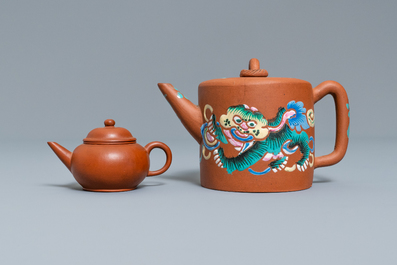 Vier Chinese Yixing steengoed theepotten met deksels, zegelmerken, 19/20e eeuw