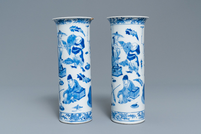 Een Chinees blauw-wit vijfdelig kaststel, Kangxi merk, 19e eeuw