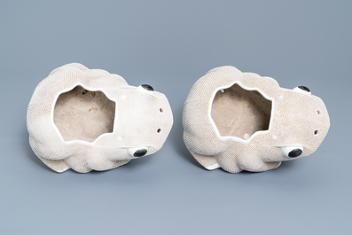 A pair of Chinese biscuit frog-shaped jardini&egrave;res, 19th C.