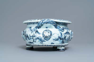 An exceptional Dutch Delft blue and white chinoiserie jardini&egrave;re, late 17th C.