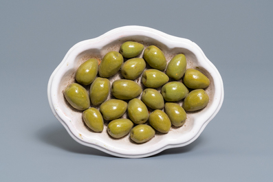 Un plat en fa&iuml;ence &agrave; d&eacute;cor trompe-l'oeil d'olives, Moustiers, France, 18&egrave;me