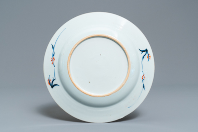 Une assiette en porcelaine de Chine verte-Imari &agrave; d&eacute;cor du 'gouverneur Duff', Yongzheng