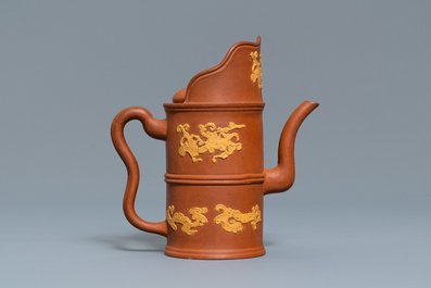 Une verseuse couverte de type Duomuhu en gr&egrave;s de Yixing, Chine, Kangxi