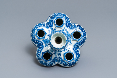 Deux vases en porcelaine de Chine en bleu et blanc, 19&egrave;me