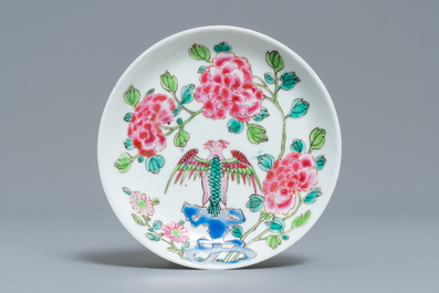 Une tasse et soucoupe en porcelaine de Chine famille rose pour le march&eacute; espagnol ou mexicain, Yongzheng/Qianlong