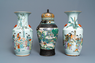 Twee Chinese qianjiang cai vazen en een famille verte vaas, 19/20e eeuw