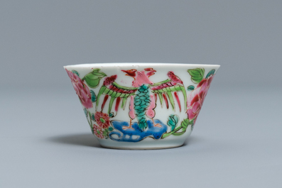 Une tasse et soucoupe en porcelaine de Chine famille rose pour le march&eacute; espagnol ou mexicain, Yongzheng/Qianlong