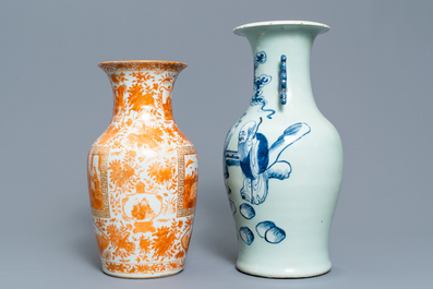 Deux vases en porcelaine de Chine &agrave; fond c&eacute;ladon et un en rouge de fer et dor&eacute;, 19&egrave;me