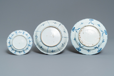 Five Chinese blue and white kraak porcelain dishes with deer and grasshoppers, Wanli