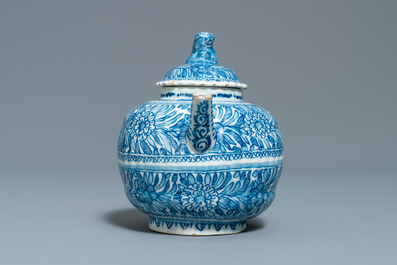 A ribbed Dutch Delft blue and white teapot and cover, 18th C.