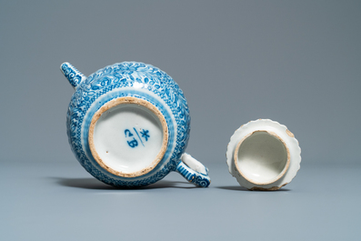 A ribbed Dutch Delft blue and white teapot and cover, 18th C.