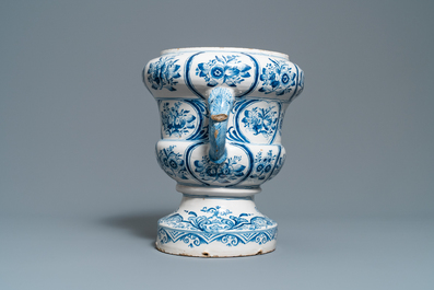 A large blue and white two-handled urn with floral design, Makkum, 18th C.