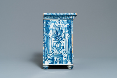 Une fontaine murale en fa&iuml;ence de Delft en bleu et blanc &agrave; d&eacute;cor mythologique de 'Pers&eacute;e et Androm&egrave;de', 17/18&egrave;me