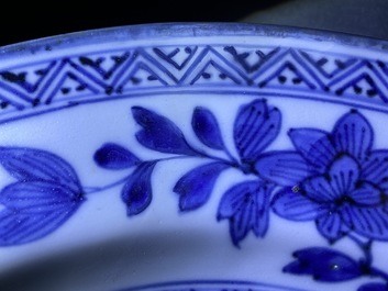 Quatre plats en porcelaine Arita en bleu et blanc, Japon, Edo, 17/18&egrave;me