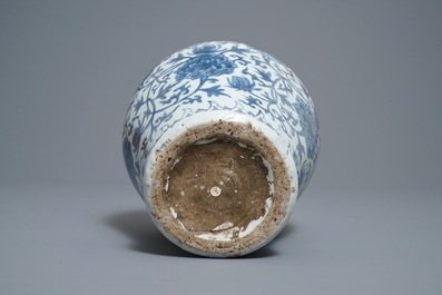 A Chinese blue and white 'lotus scroll' vase, 19/20th C.
