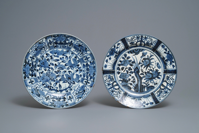 Quatre plats en porcelaine Arita en bleu et blanc, Japon, Edo, 17/18&egrave;me