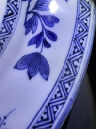 Quatre plats en porcelaine Arita en bleu et blanc, Japon, Edo, 17/18&egrave;me