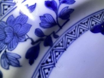 Quatre plats en porcelaine Arita en bleu et blanc, Japon, Edo, 17/18&egrave;me