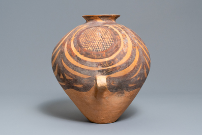 Un vase en poterie, Chine, p&eacute;riode Banshan, culture Majiayao, 2600 &agrave; 2300 av. J.-C.