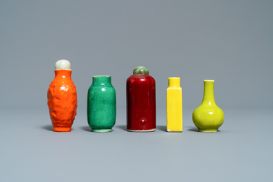 Eighteen Chinese monochrome miniature vases and snuff bottles, 18/20th C.