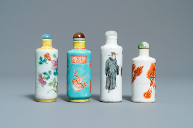 Fourteen various Chinese snuff bottles, 19/20th C.