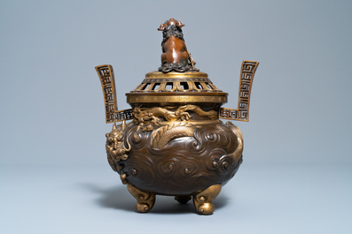 Een grote Japanse deels vergulde bronzen okimono van Benkei met wierookbrander, toegeschr. aan Miyao Eisuke, Meiji, ca. 1900