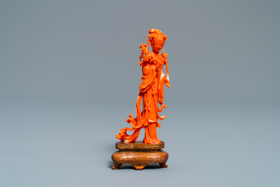 A Chinese carved coral figure of a lady with lingzhi, 19/20th C.