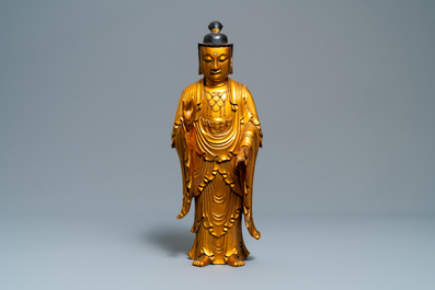 A Chinese gilt and laquered wooden figure of Buddha, 18/19th C.