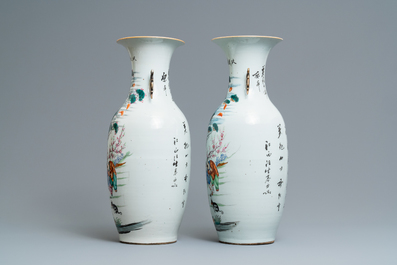 Une paire de vases en porcelaine de Chine famille rose &agrave; d&eacute;cor de dames et gar&ccedil;ons dans un jardin, 19/20&egrave;me