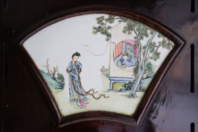 A Chinese wooden room divider with famille rose 'Romance of the Western Chamber' plaques, Republic