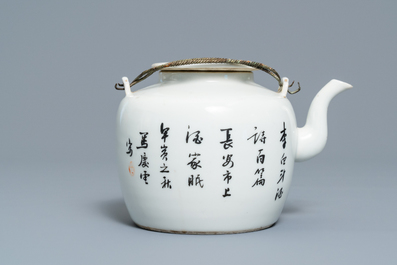 Een Chinees qianjiang cai theepot met deksel, 19/20e eeuw