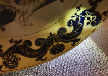 Une paire de coupes aux perroquets en porcelaine de Chine coquille d'oeuf des 'Ateliers Pronk', Yongzheng/Qianlong