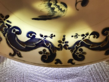 Une paire de coupes aux perroquets en porcelaine de Chine coquille d'oeuf des 'Ateliers Pronk', Yongzheng/Qianlong