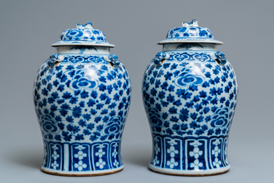 Two pairs of Chinese blue and white vases and covers, 19/20th C.