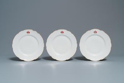 Cinq assiettes en porcelaine de Paris &agrave; d&eacute;cor de couronnes armori&eacute;es russes, Haviland Limoges pour Maison Toy &agrave; Paris, 19&egrave;me