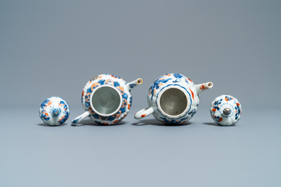 Vier Chinese Imari-stijl theepotten met deksels, Kangxi