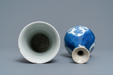 Een Chinese poederblauwe flesvormige vaas en een blauw-witte met floraal decor, Kangxi
