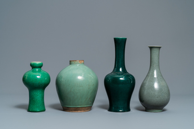 Zeven stukken Chinees monochroom groen en turquoise porselein, 19/20e eeuw